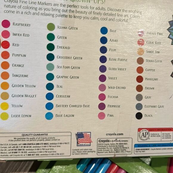 New Crayola 40 fine line markers vibrant colors - Picture 3 of 3